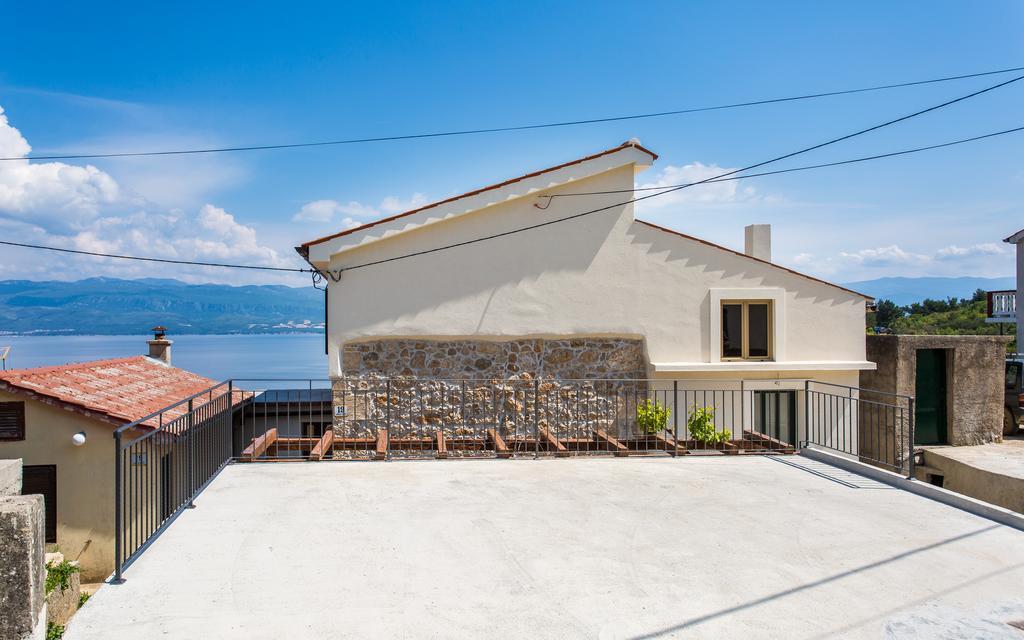 Apartman Bonaca Vrbnik Exteriör bild