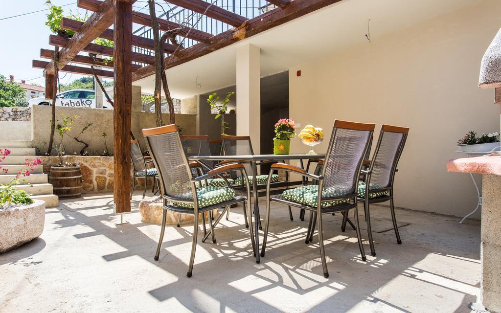 Apartman Bonaca Vrbnik Exteriör bild