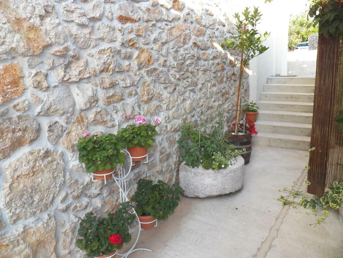 Apartman Bonaca Vrbnik Exteriör bild